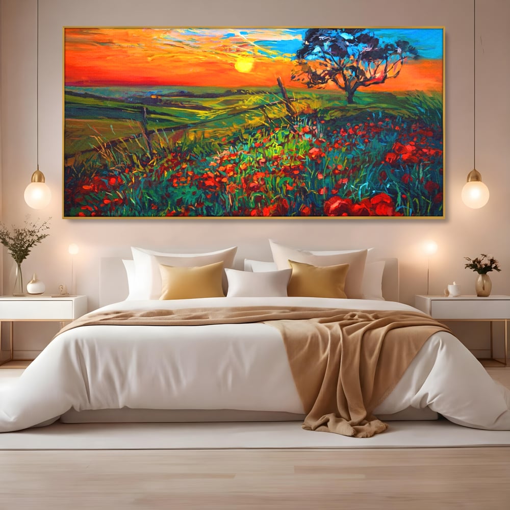 Tablou canvas cu tablou canvas cu maci si apus de soare, in rama de aluminiu auriu, pe perete intr-un dormitor
